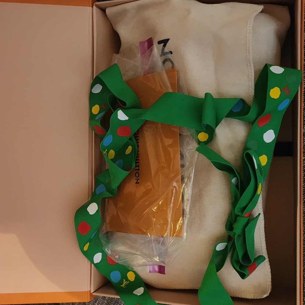 Louis Vuitton Black Monogram Men's Bag - Picture 6 of 9